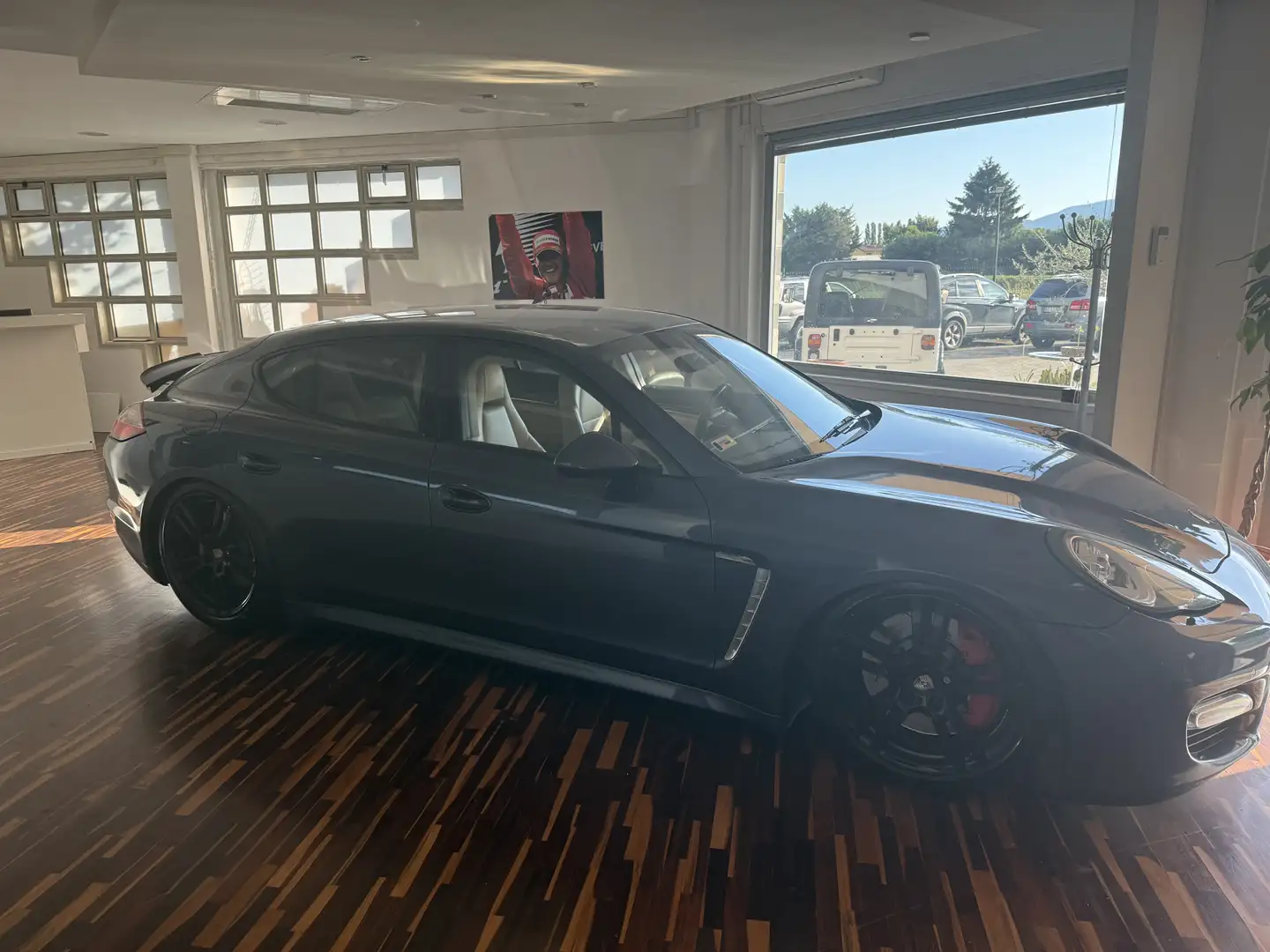 Porsche Panamera 4.8 Turbo - 1