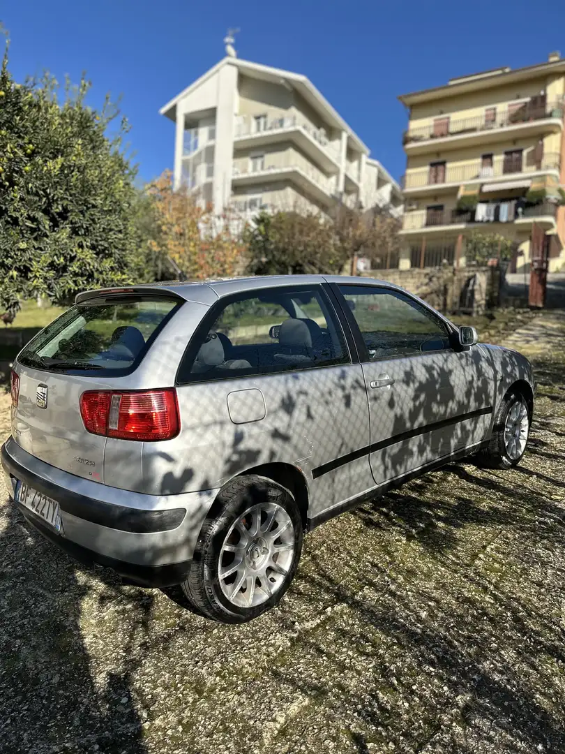 SEAT Ibiza Ibiza II 1999 3p 1.6 Signo Срібний - 2