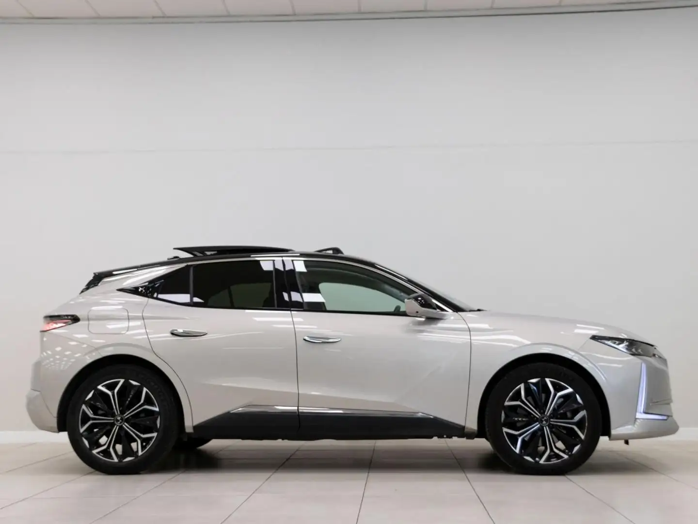 DS Automobiles DS 4 E-TENSE 225 TROCADERO - 2