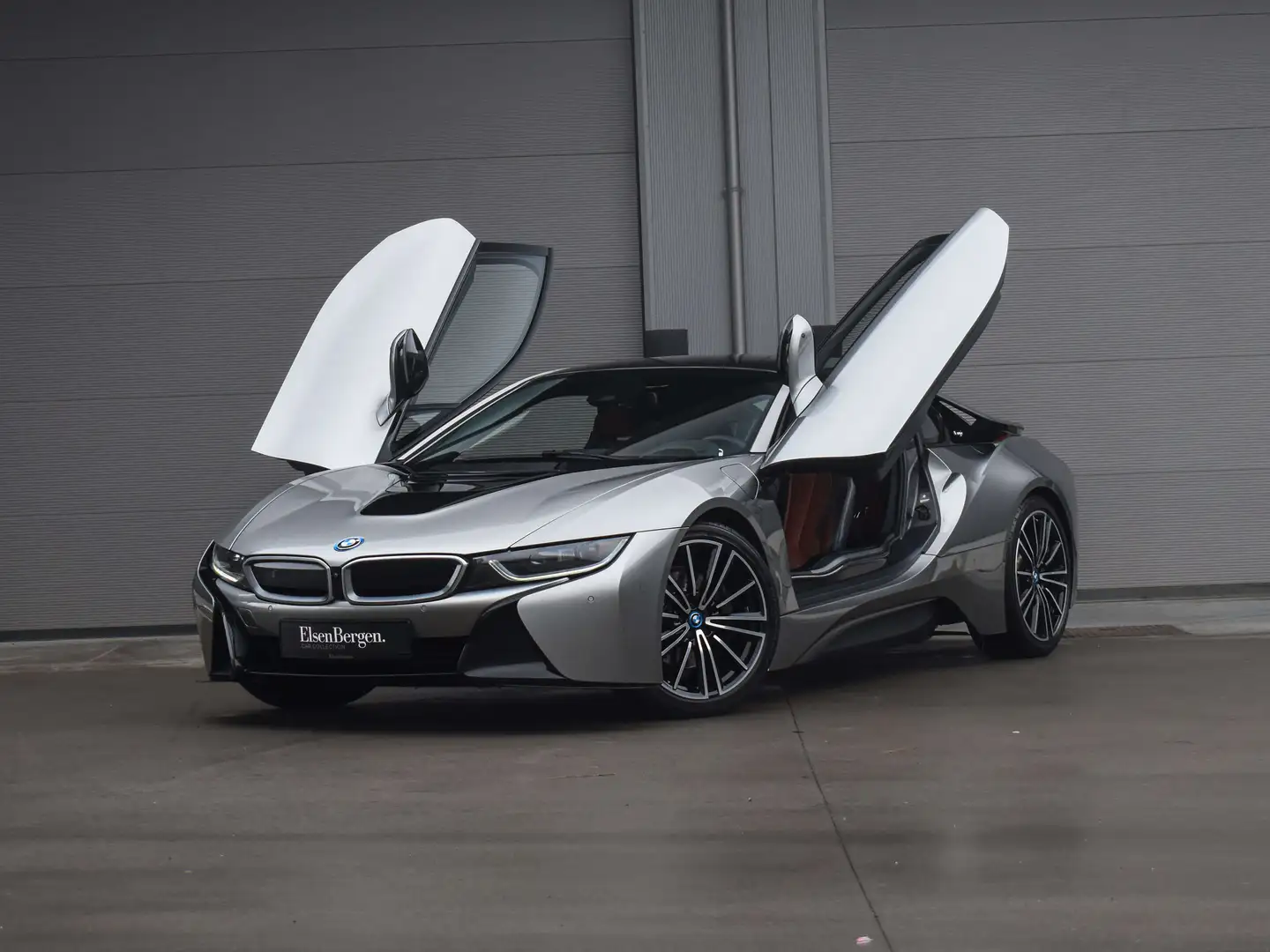 BMW i8 Coupé / Donington grey / E-Copper interior Silber - 1