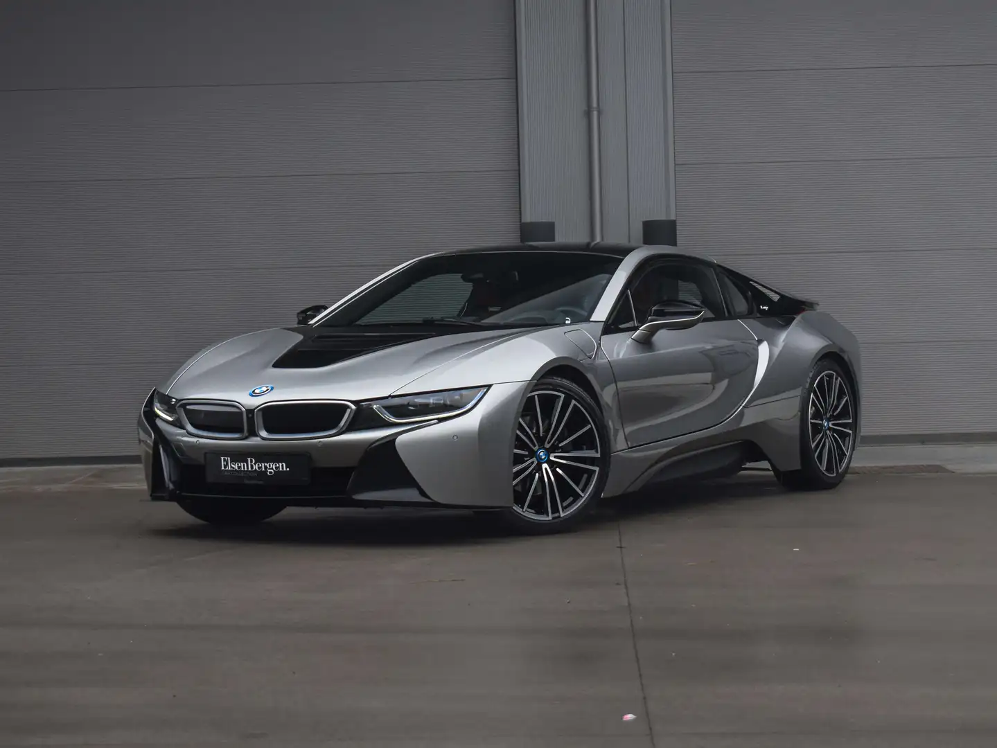 BMW i8 Coupé / Donington grey / E-Copper interior Silber - 2