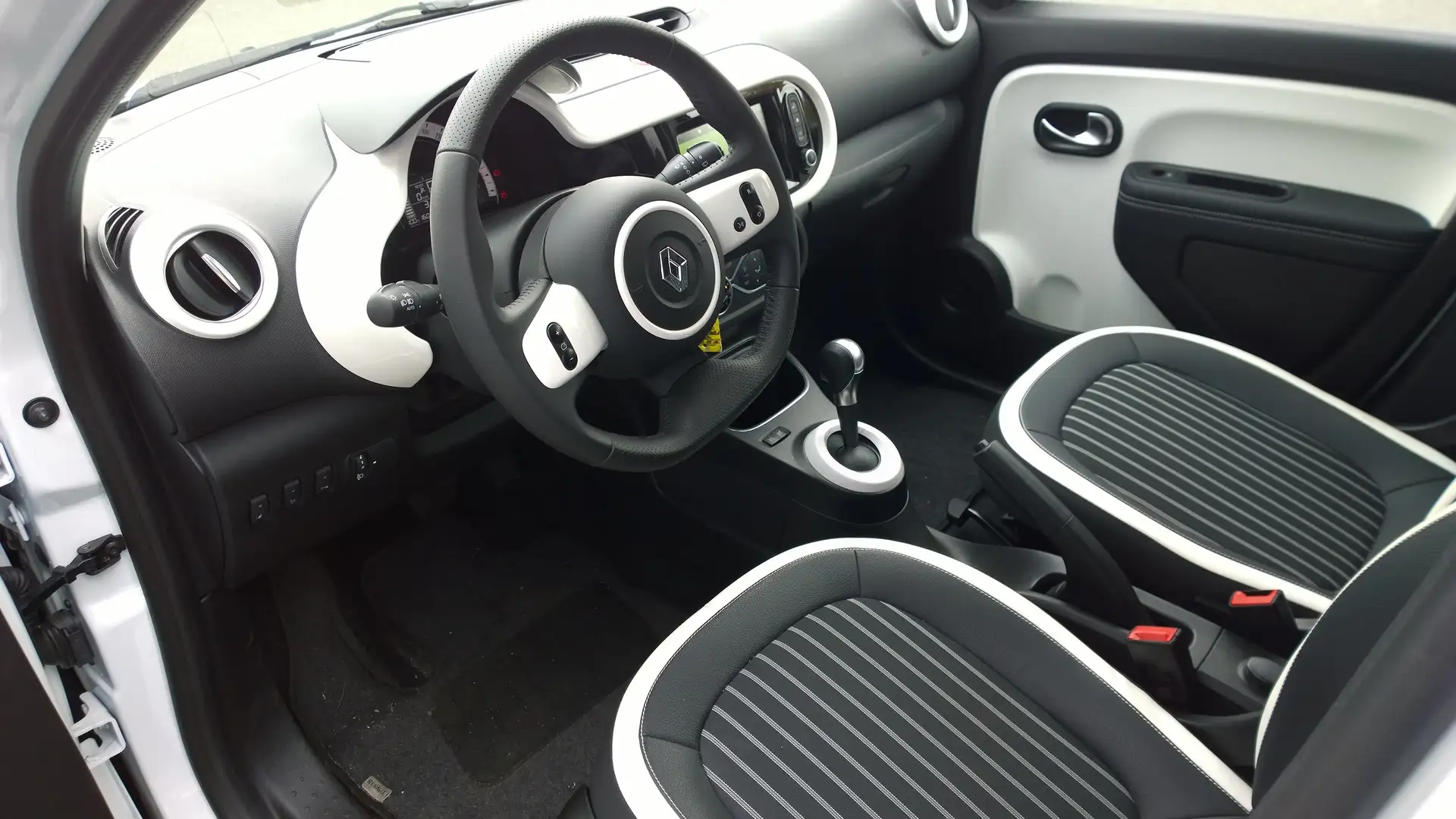 Renault Twingo Techno Electric 100% elektrisch*Navi*Sitzhzg.*RFK* - 2