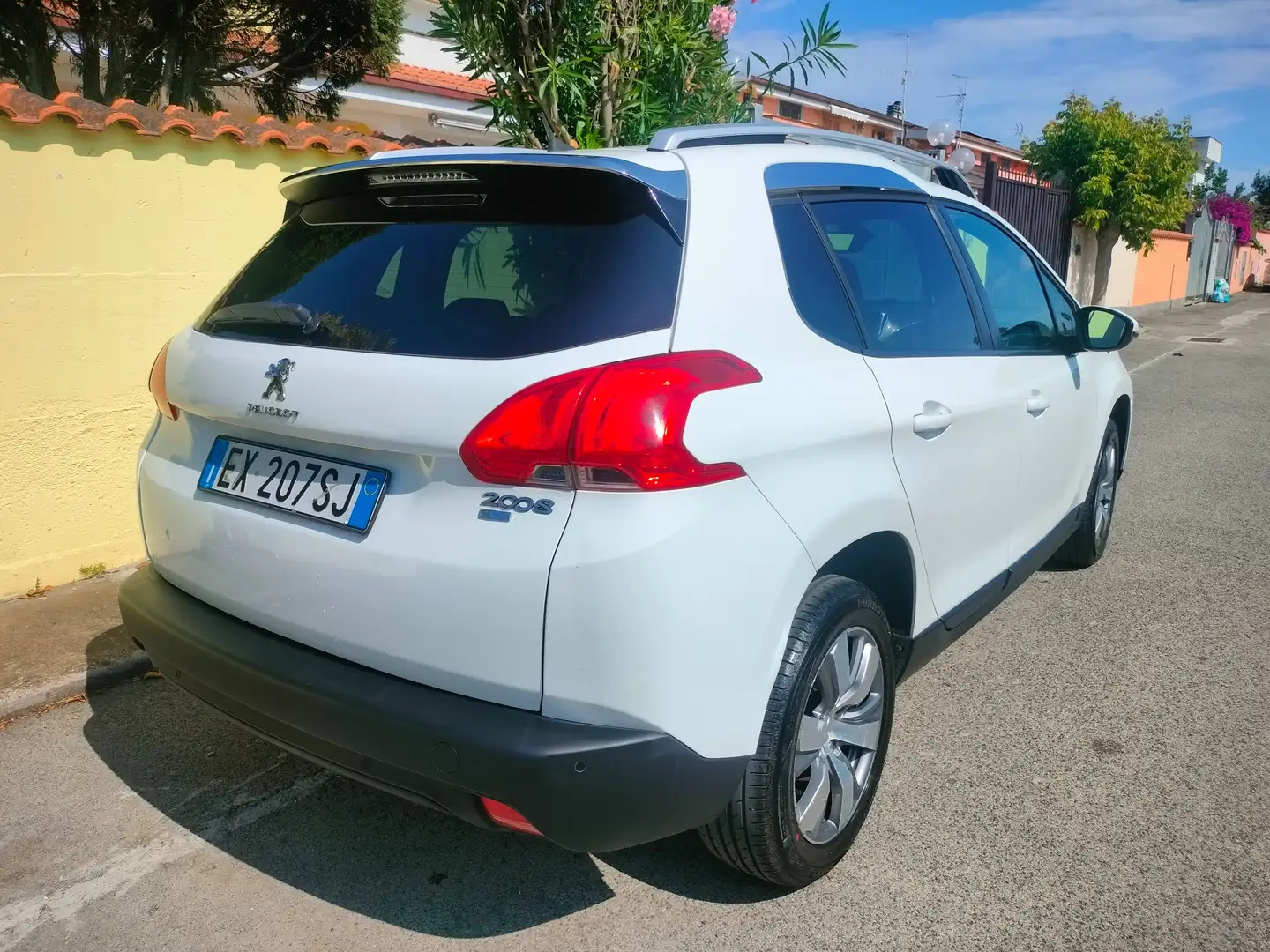 Peugeot 2008 2008 1.6 e-hdi 8v Active s Weiß - 2