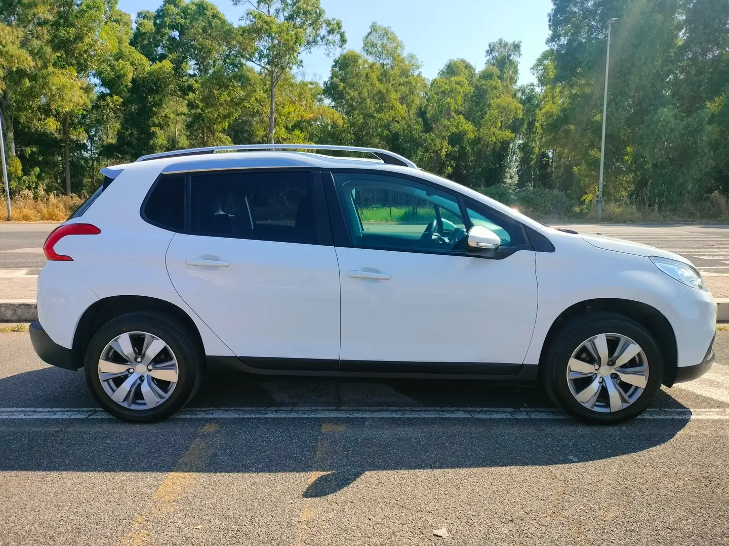 Peugeot 2008 2008 1.6 e-hdi 8v Active s Weiß - 1