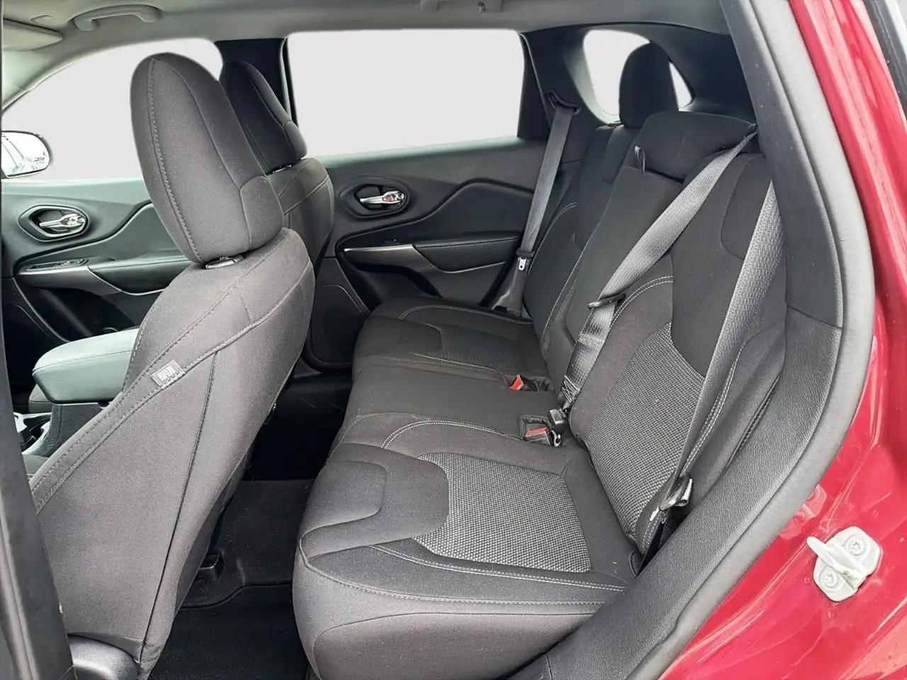 Jeep Cherokee снимка Jeep Cherokee