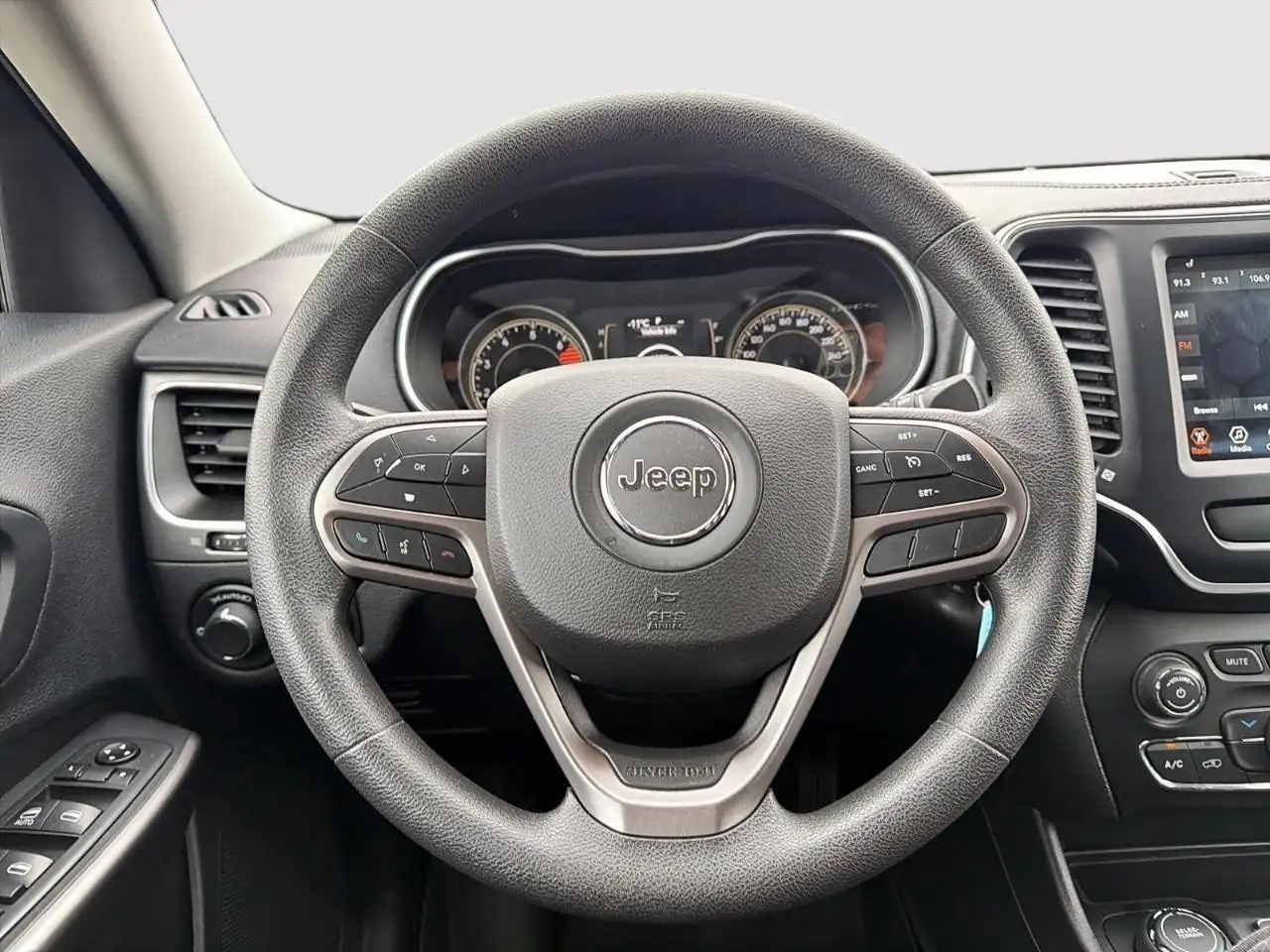 Jeep Cherokee снимка Jeep Cherokee