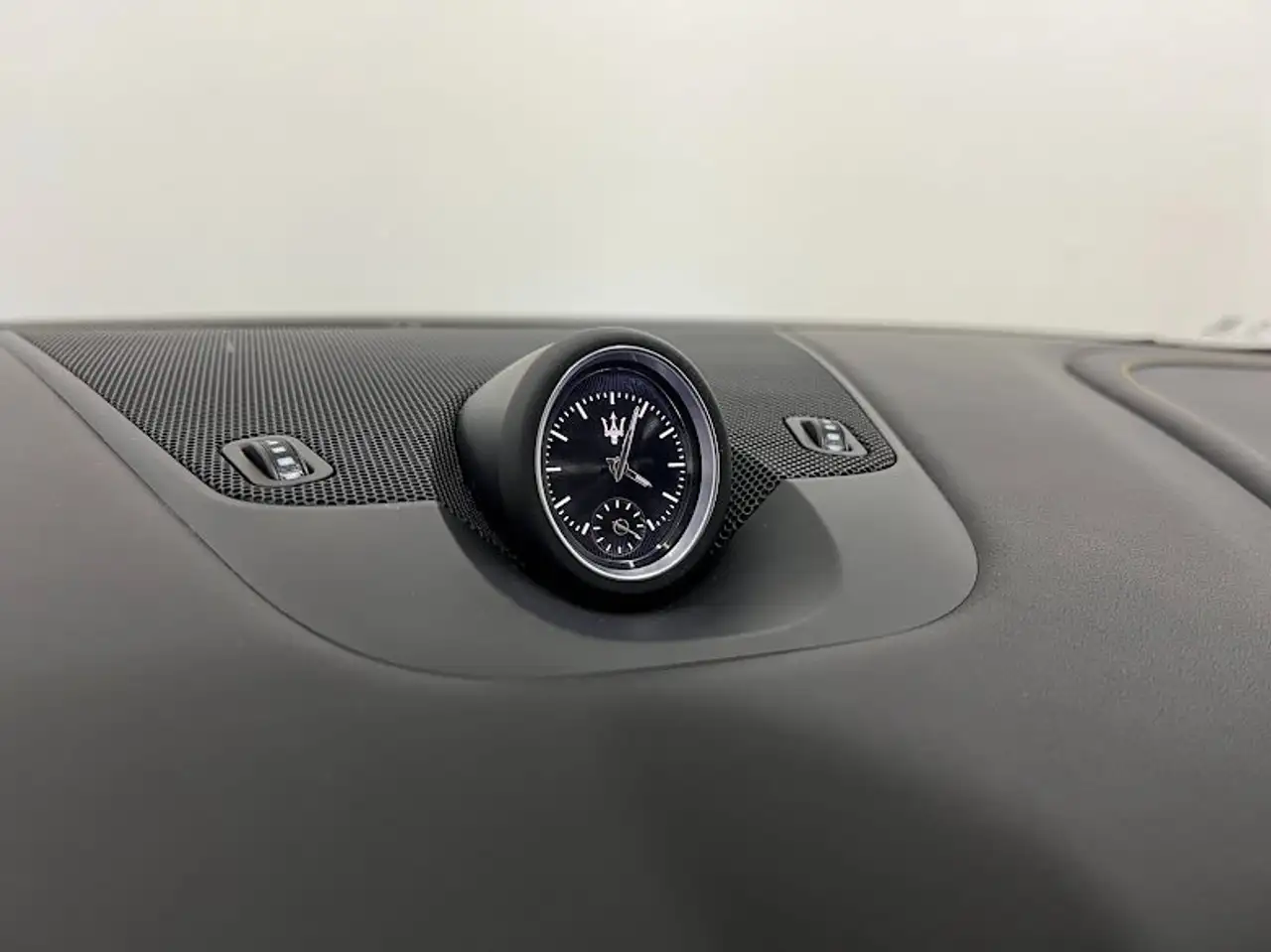Maserati Levante 2024 — фото 16