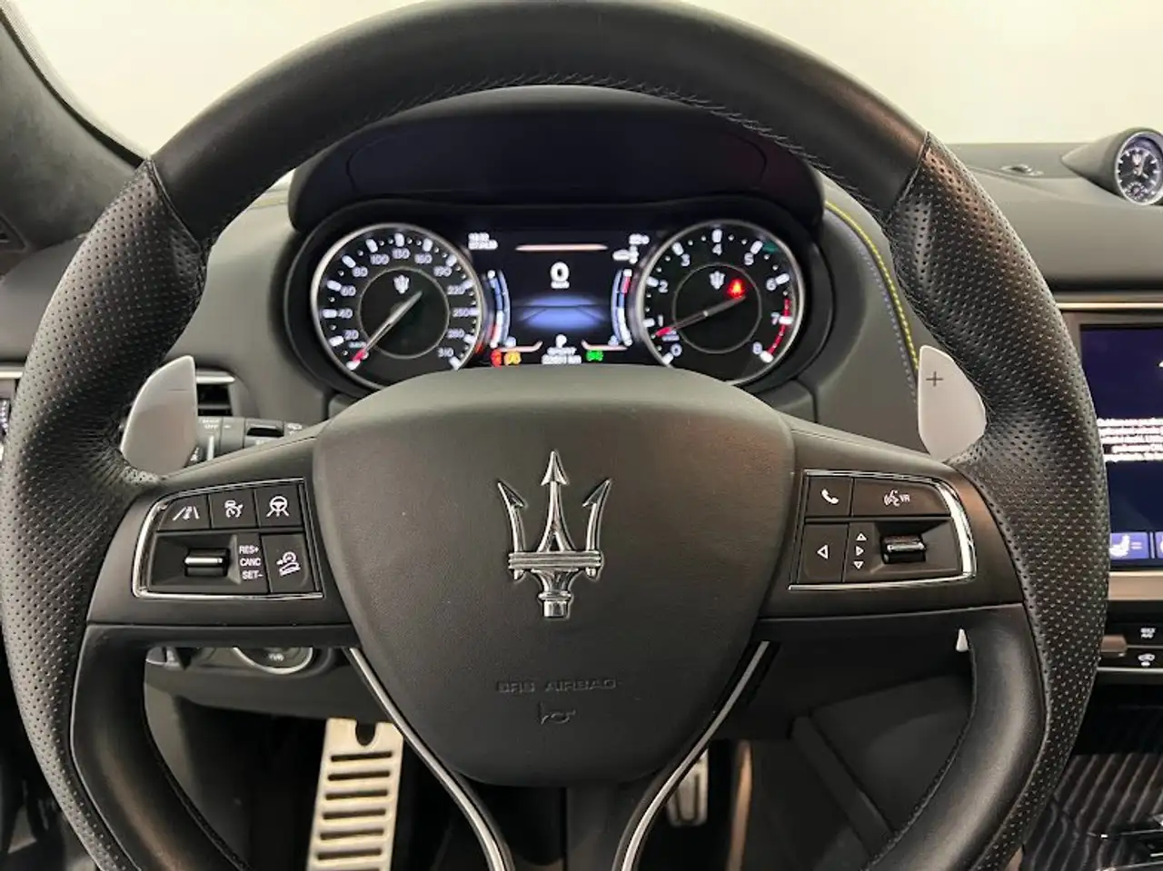 Maserati Levante 2024 — фото 11
