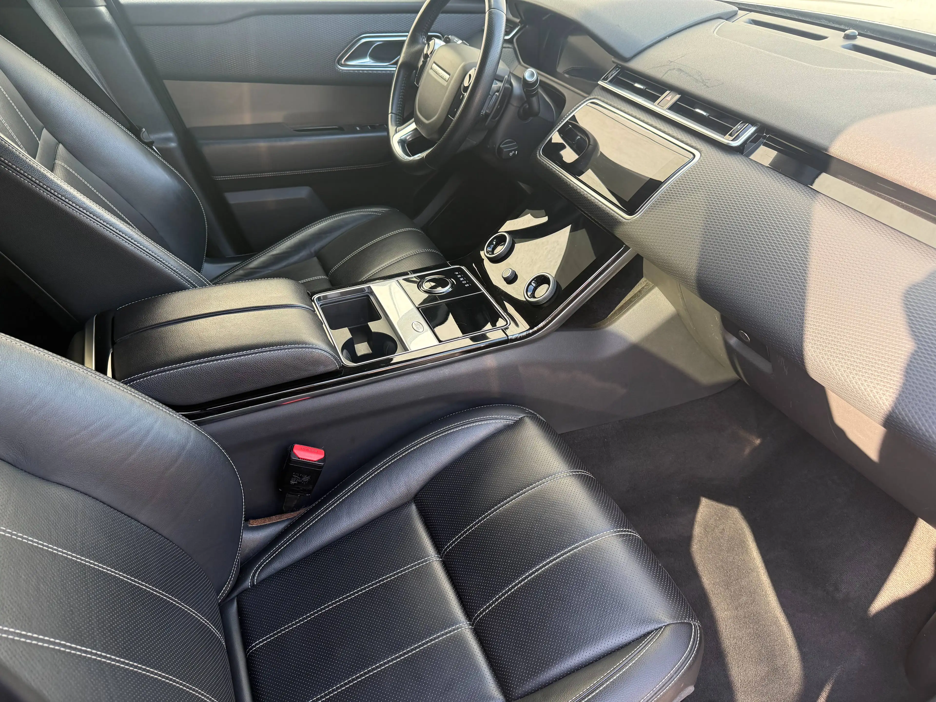 Land Rover Range Rover Velar Velar 2.0 Turbo S (EU6b) — photo 9