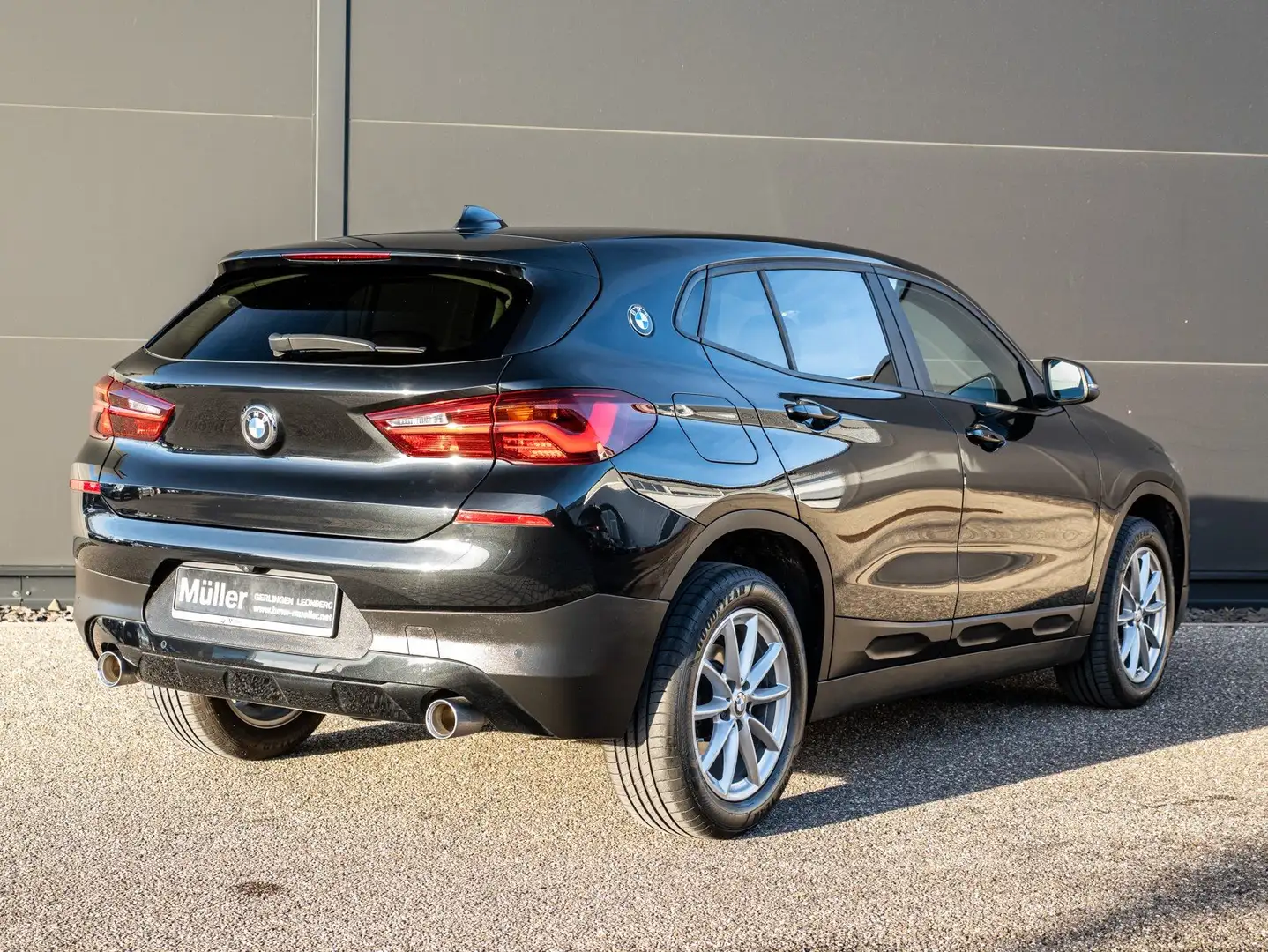 BMW X2 sDrive18d Aut ACC HUD Kamera DAB NaviPlus 1VB Schwarz - 2