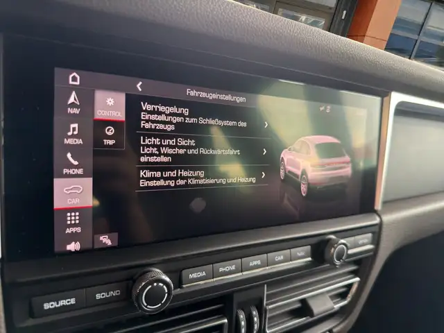 Porsche Macan view 13