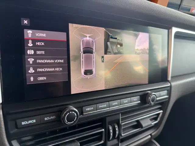 Porsche Macan view 11