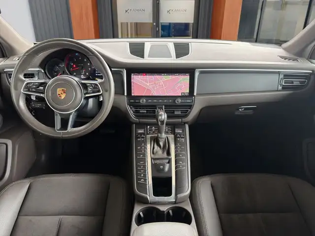 Porsche Macan view 7
