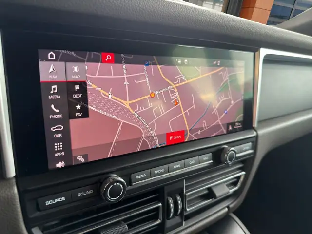 Porsche Macan view 12