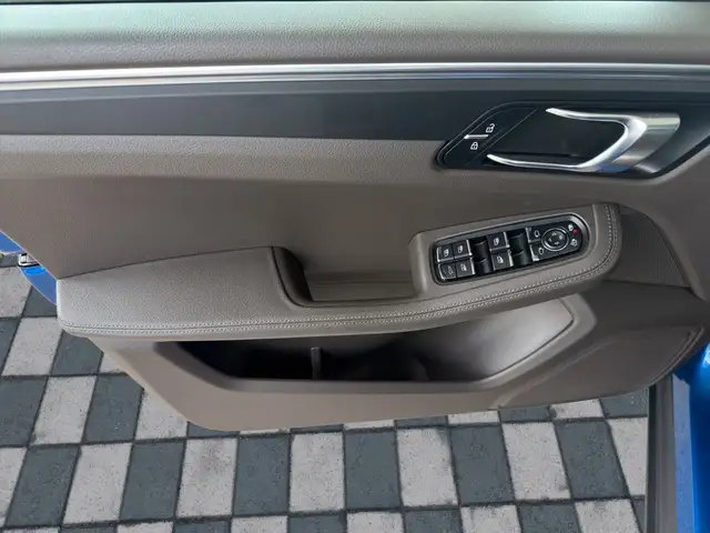 Porsche Macan view 15
