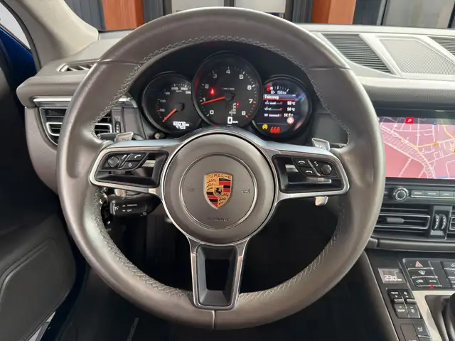 Porsche Macan view 9