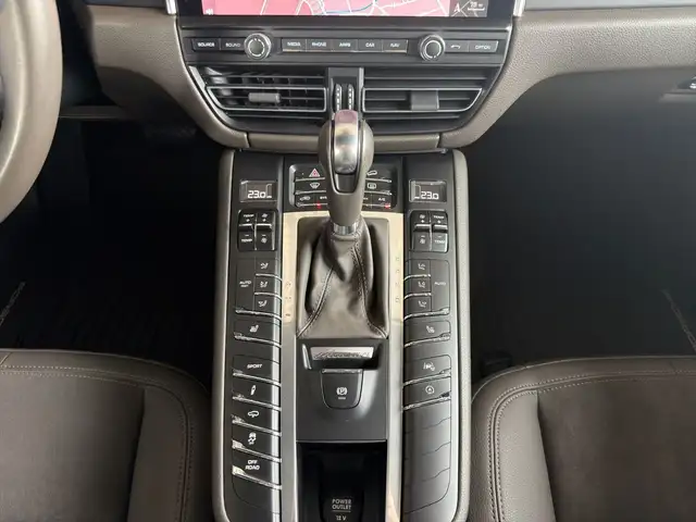 Porsche Macan view 8