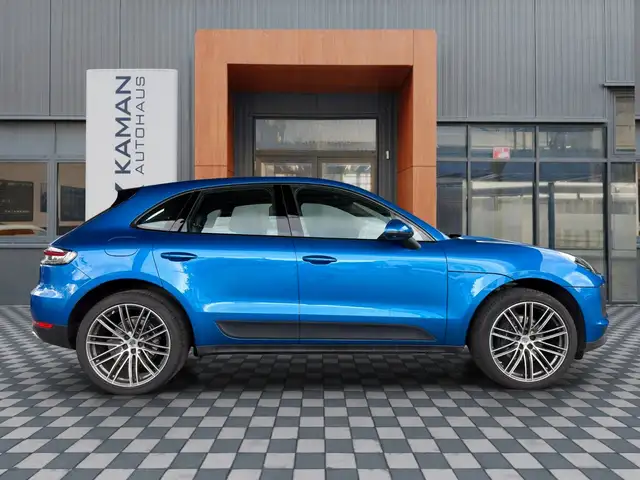 2019 Porsche Macan in Blue for sale