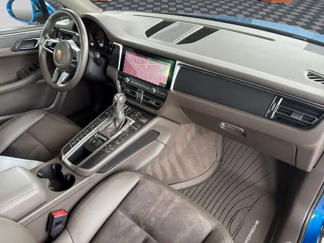 Porsche Macan view 5
