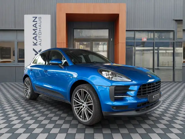 Porsche Macan view 3