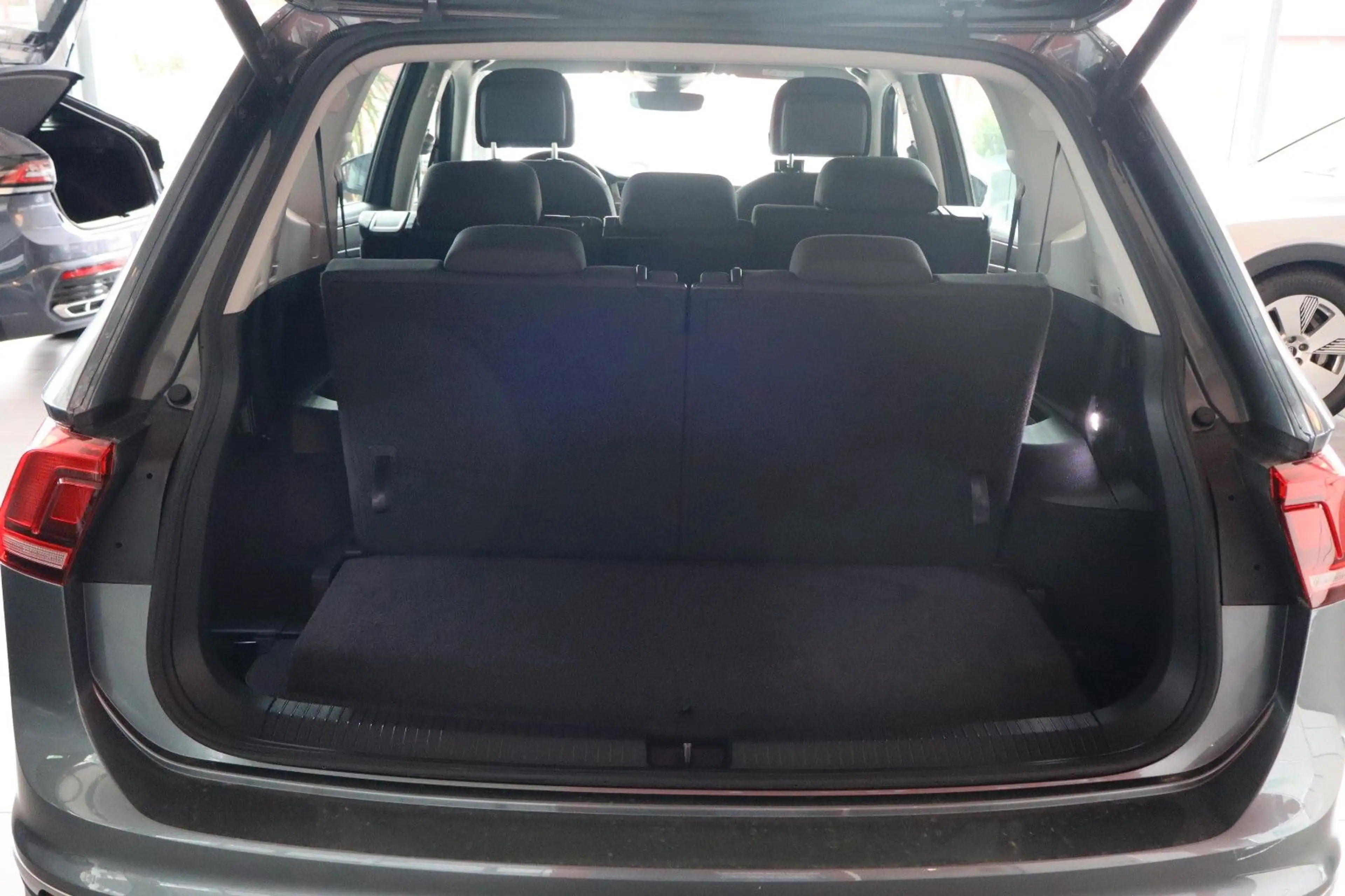 Volkswagen Tiguan Allspace 1.5TSI DSG,7SITZ,AHK,NaviLED,1Hd — photo 12