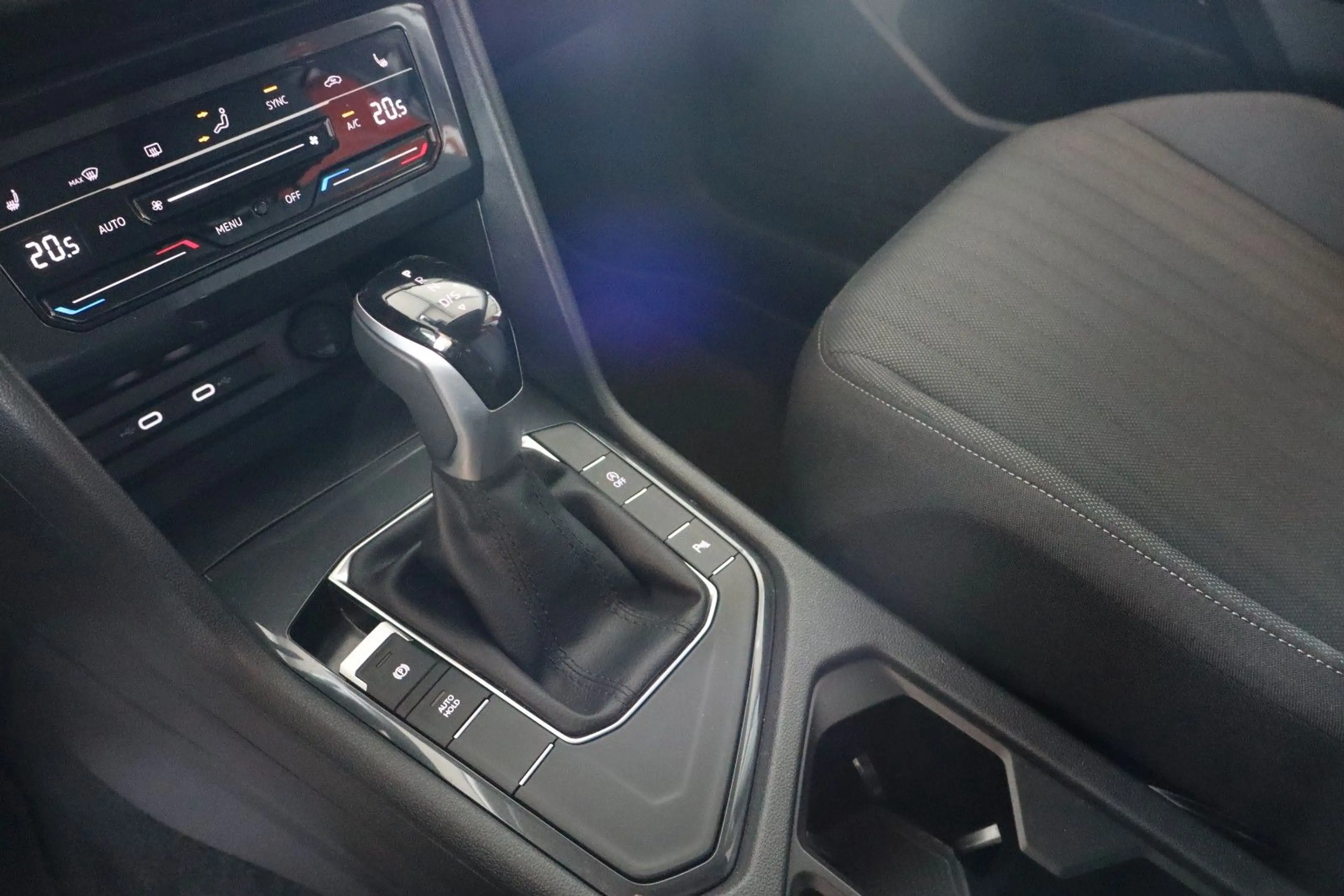 Volkswagen Tiguan Allspace 1.5TSI DSG,7SITZ,AHK,NaviLED,1Hd — photo 13