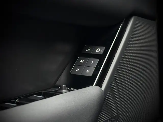 Land Rover Range Rover Velar view 15