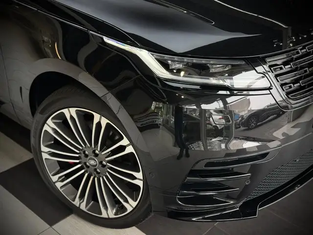 Land Rover Range Rover Velar view 5