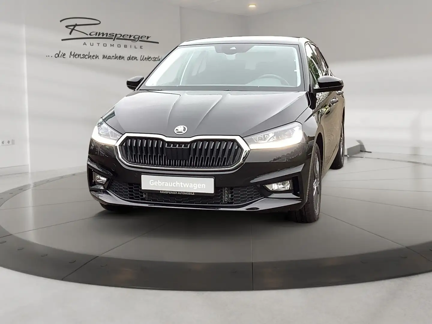 Skoda Fabia 1.0 TSI DSG Tour ACC Vorbe.AHK LED Navi Ka Schwarz - 2