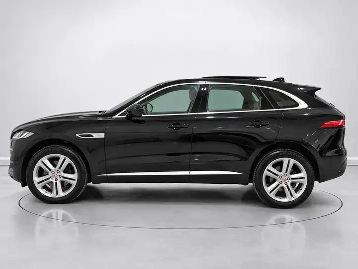 Jaguar F-Pace 2022, foto 6