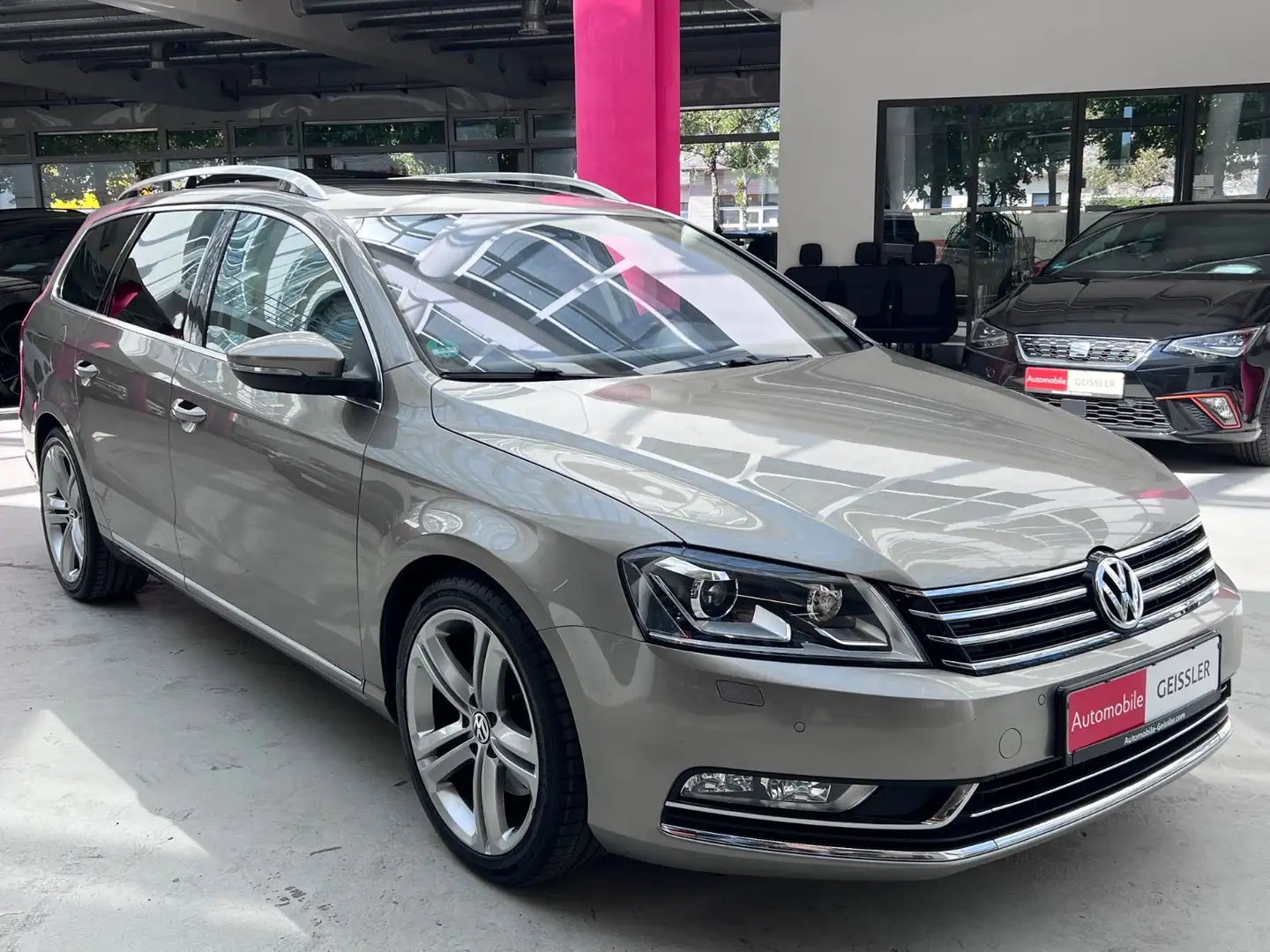Volkswagen Passat Variant Highline MASSAGE+PANORAMA+AHK+DAB Brun - 2