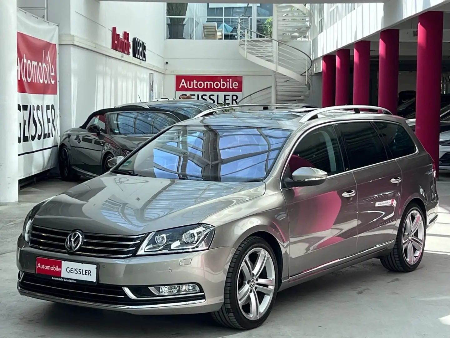 Volkswagen Passat Variant Highline MASSAGE+PANORAMA+AHK+DAB Brun - 1