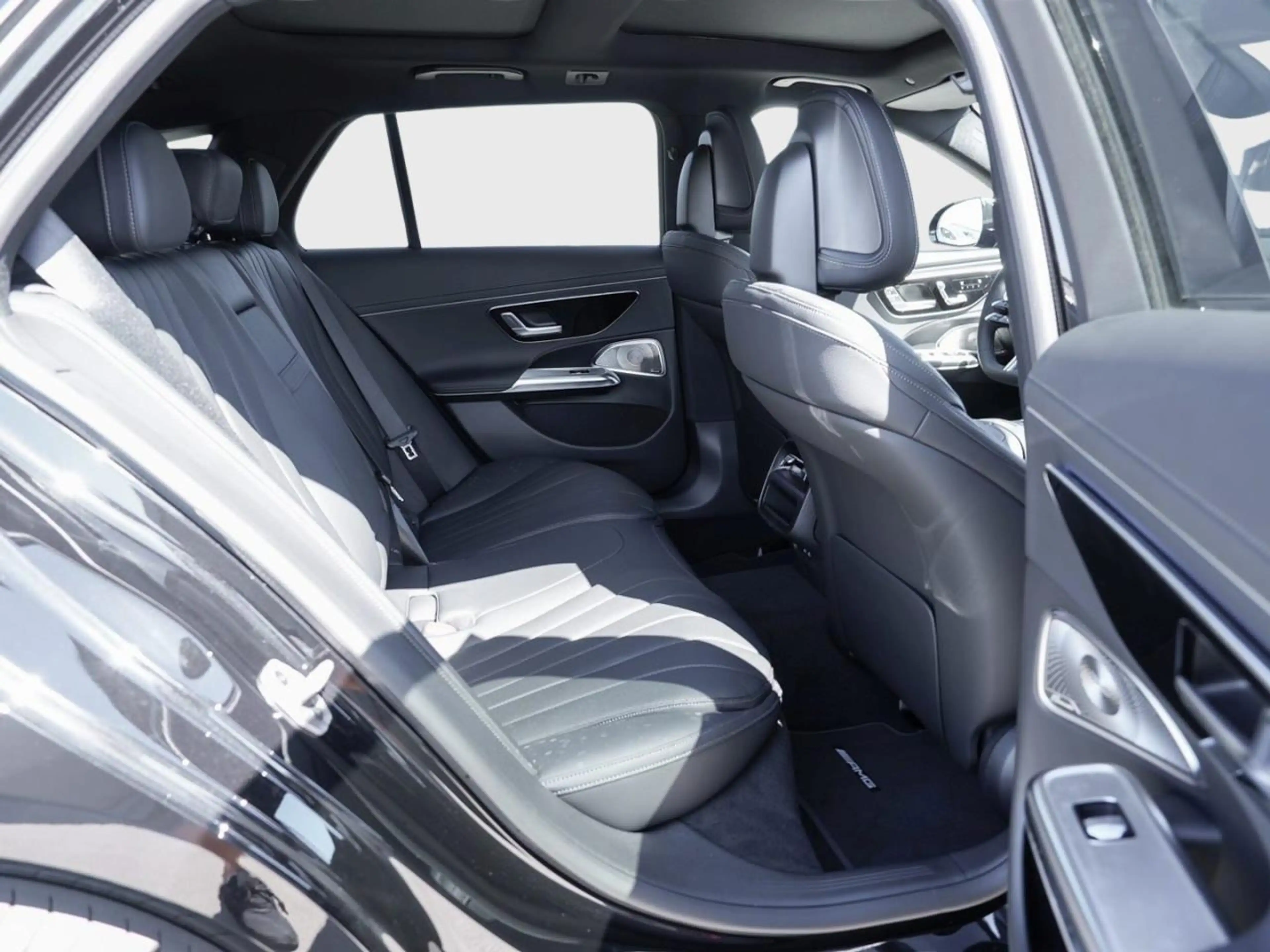 Mercedes-Benz E 450 d 4MATIC T-Modell AMG Night Panorama 360° — photo 11