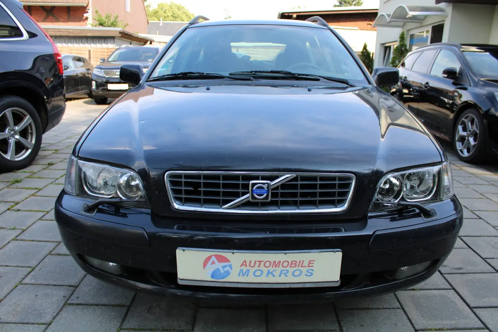 Volvo V40 1.8i Comfort Xenon Leder Klimautomatik Sitzhzg ALU Schwarz - 2