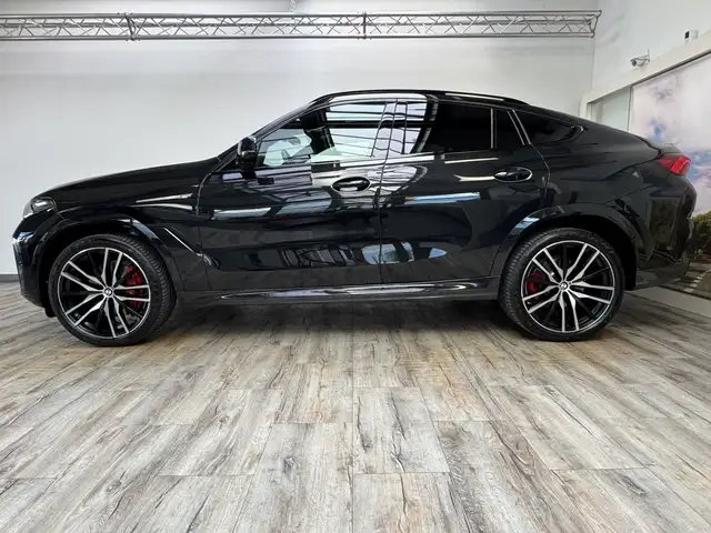 BMW X6 view 3
