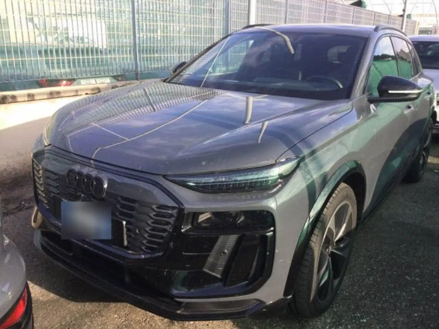 Audi Q6 e-tron Matrix Pano Luft Bang & Olufsen quattro 285 kW Grau - 1