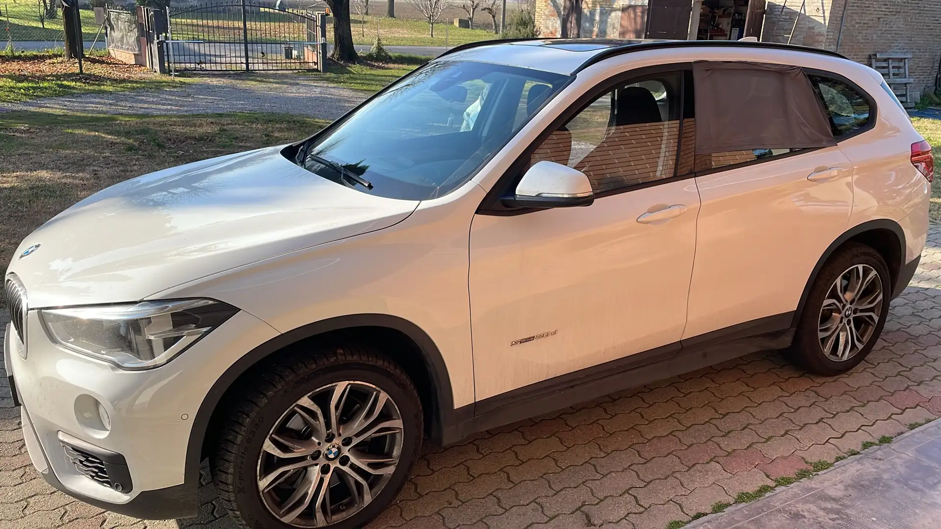 BMW X1 sdrive20d Business auto Bianco - 2