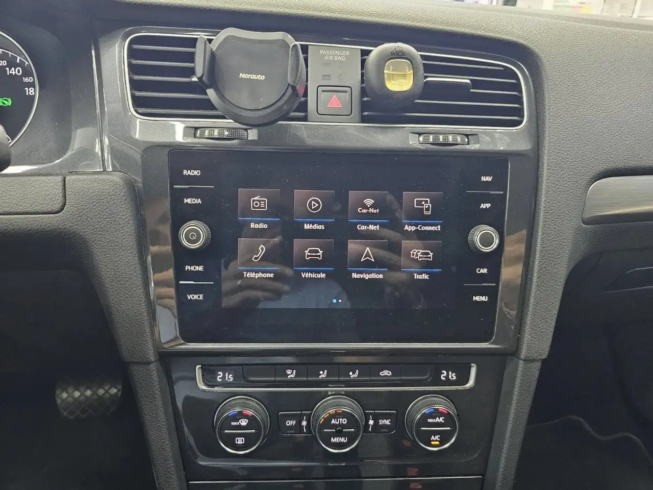 Volkswagen Golf Standard Model — photo 31