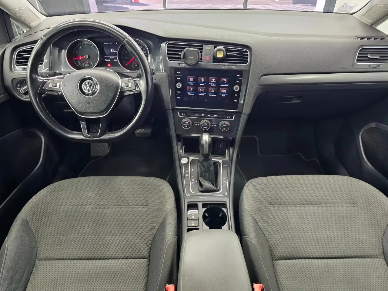 Volkswagen Golf Standard Model — photo 25