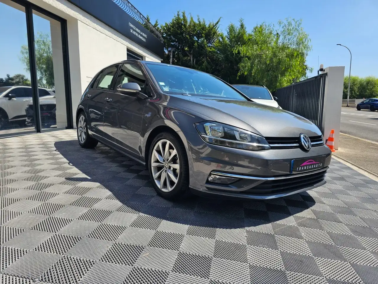 Volkswagen Golf Standard Model — photo 12