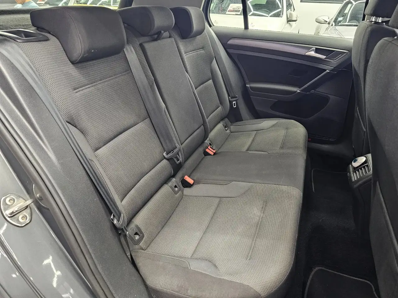 Volkswagen Golf Standard Model — photo 23