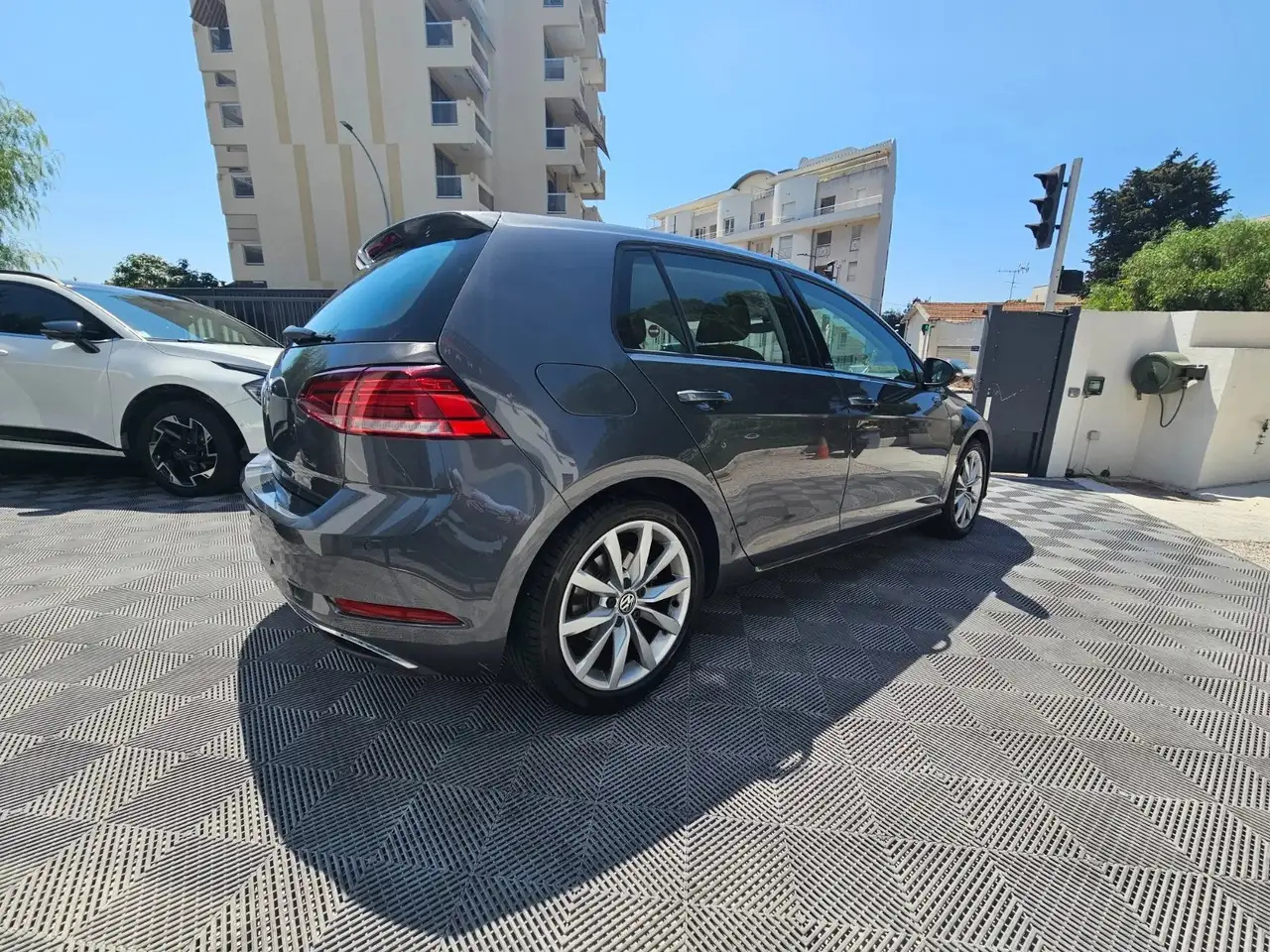 Volkswagen Golf Standard Model — photo 13