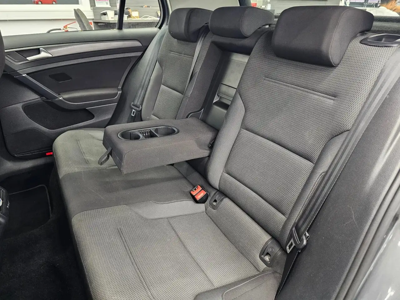 Volkswagen Golf Standard Model — photo 24