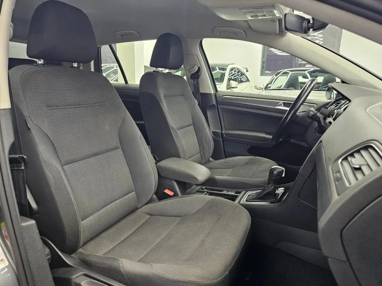 Volkswagen Golf Standard Model — photo 21