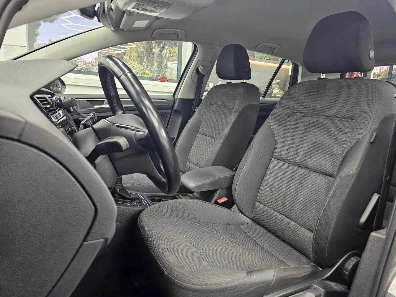 Volkswagen Golf Standard Model — photo 19