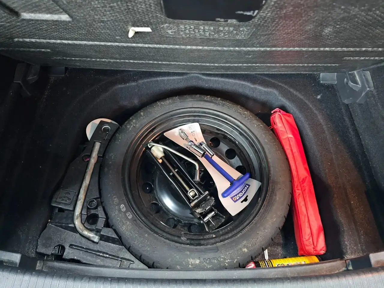 Volkswagen Golf Standard Model — photo 41