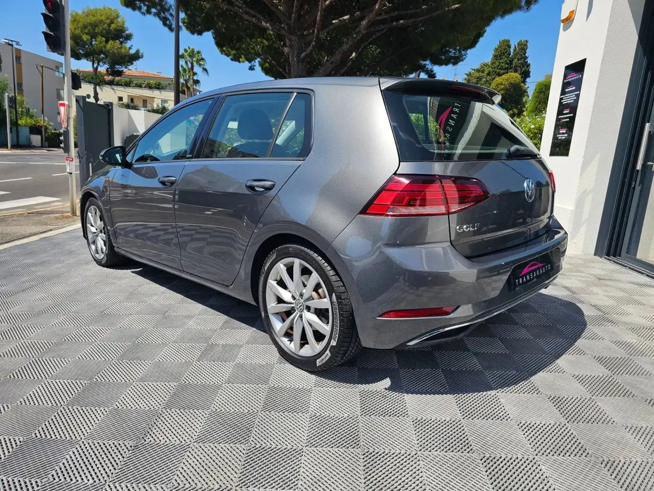 Volkswagen Golf Standard Model — photo 14
