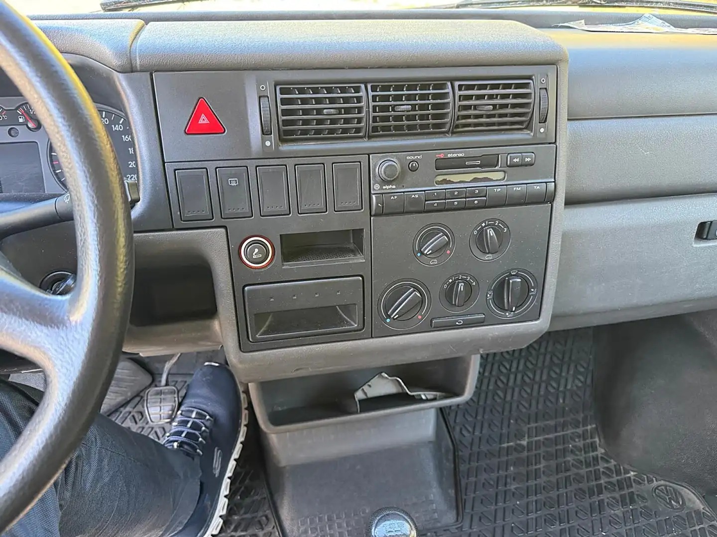 Volkswagen T4 Combi 2-2-2-3 CL lg. 2,5 TDI Grün - 2