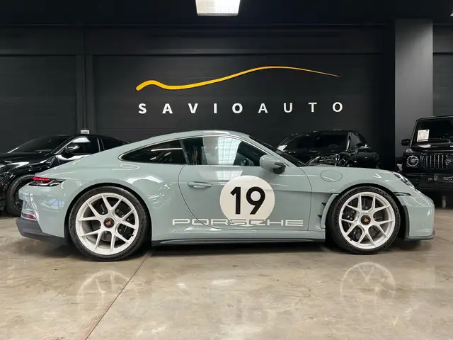 Porsche 911 view 5