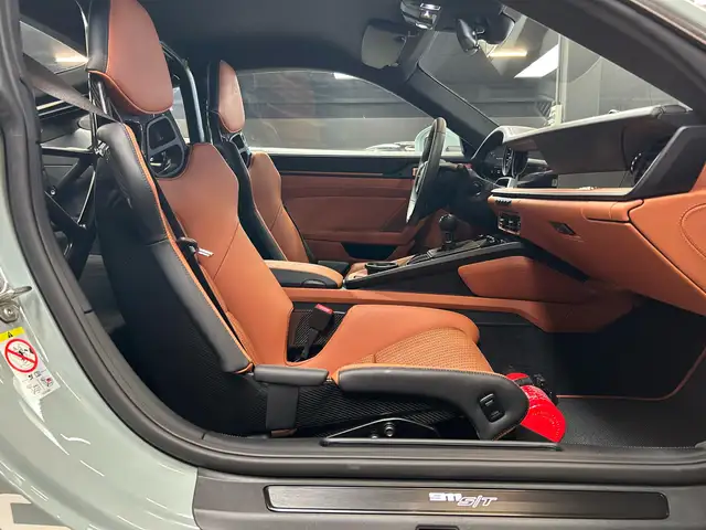 Porsche 911 view 12